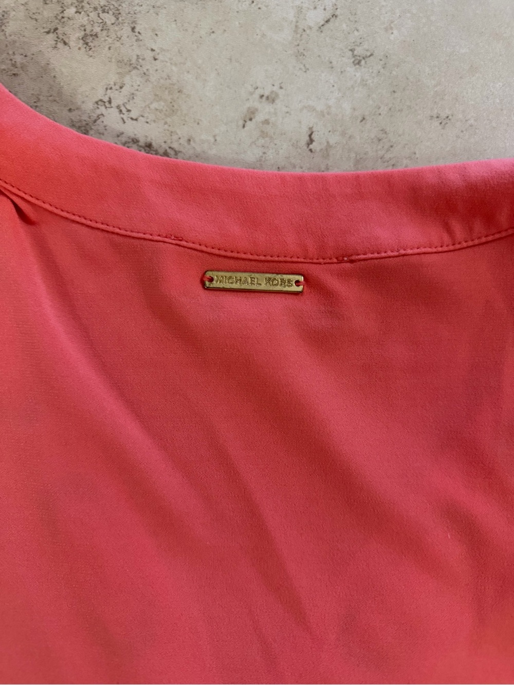 Michael Kors Coral Grommet V-Neck Top Size 2X - Picture 6 of 6